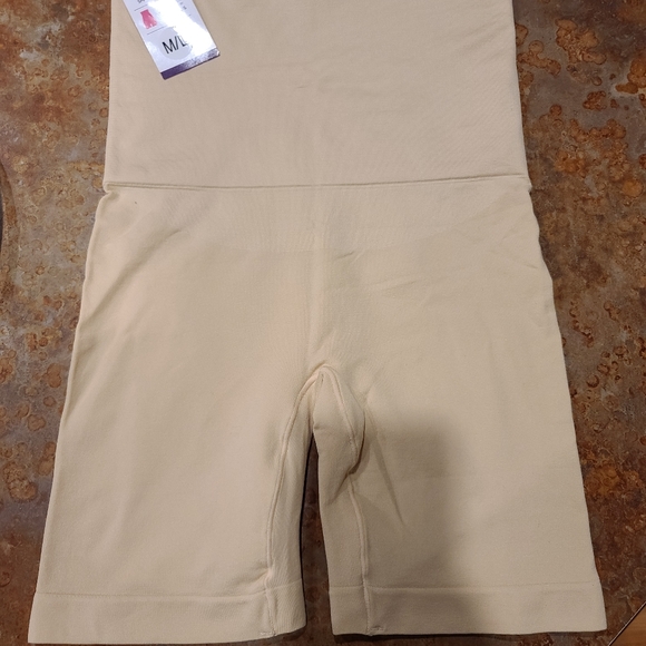 Empetua All Day Every Day High Waisted ShaperShort - Picture 4 of 12